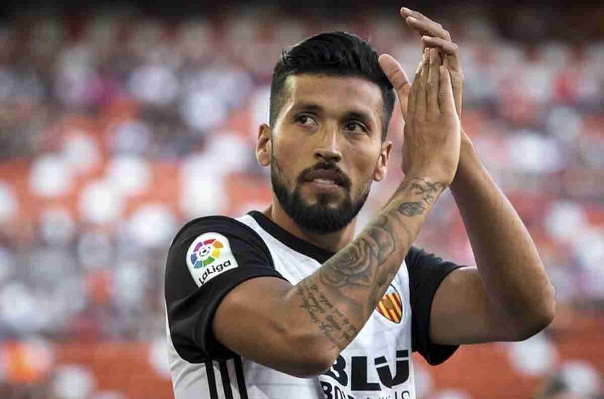 Ezequiel Garay suma puntos para arribar al Real Betis de Manuel Pellegrini y Claudio Bravo