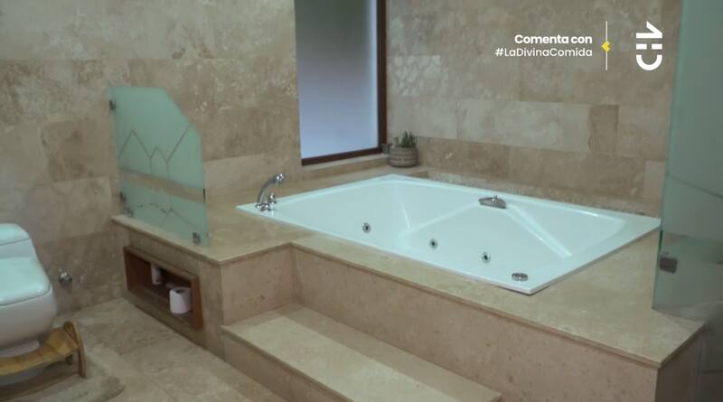 El actor e influencer mostró en “La Divina Comida” su casa donde convive con otros 4 creadores de contenido y colaboran juntos en subir videos en sus distintas redes sociales.