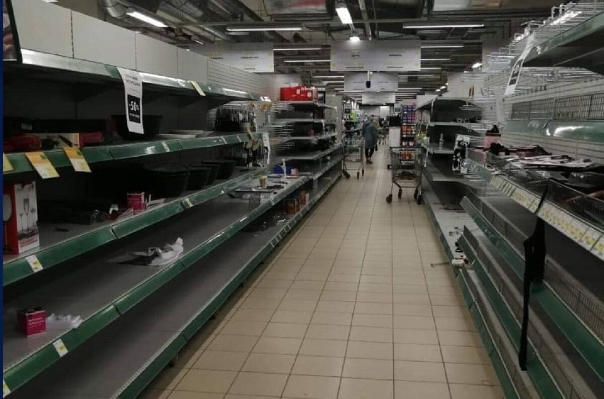 VIDEO | Ciudadanos rusos se pelean en un supermercado por bolsas de azúcar