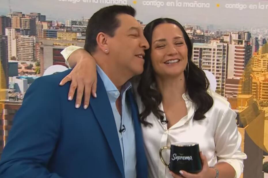 El periodista le dio una calurosa bienvenida a Andrea Arístegui en su estreno de este lunes 3 de marzo.
