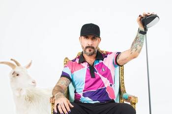 "Tell me why": AJ McLean de Backstreet Boys se afeitó su clásico bigote y sorprendió a sus fanáticas