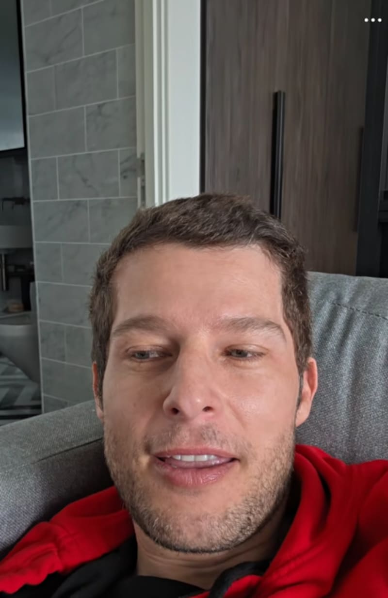 El ex trabajador de La Red reveló que Julia Vial lo echó de su asiento.