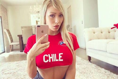 La sensual postal con que Daniella Chávez mandó su apoyo a la 'Roja' para partido ante Perú