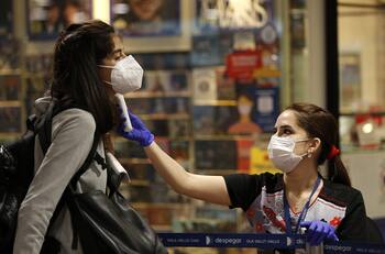 Nueva Cepa Covid-19: El caso de uno de los pasajeros que viajó en el vuelo de la primera contagiada en Chile