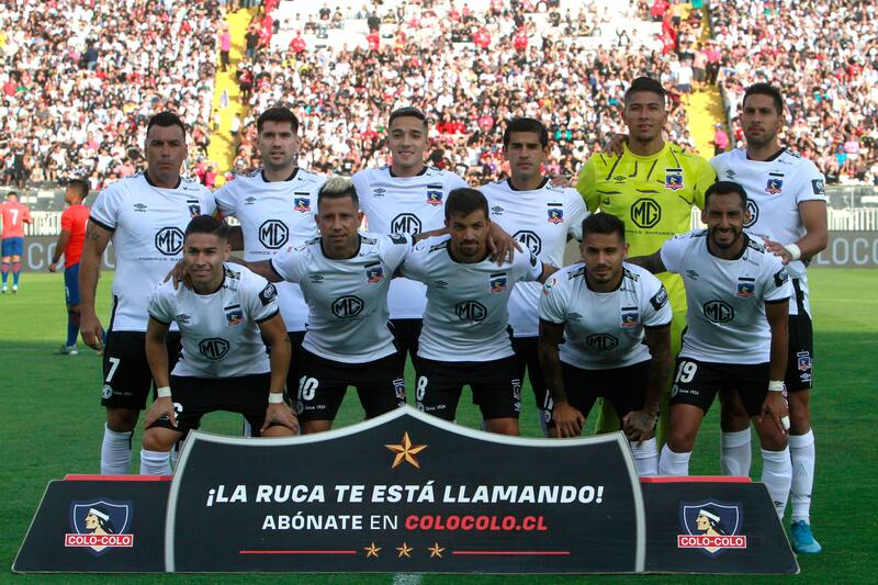 Futbol, Noche Alba 2020
Los jugadores de Colo Colo se forman durante la Noche Alba ralizada en el estadio Monumental de Santiago, Chile
05/01/2020
Jonnathan Oyarzun/Photosport
Football, Colo Colo's players presentation
Colo Colo's players line up during the presentation ceremony called Noche Alba held at the Monumental stadium in Santiago, Chile.
05/01/2020
Jonnathan Oyarzun/Photosport