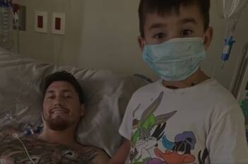 El emotivo registro de Nico Castillo junto a su hijo en la clínica en el día de su cumpleaños