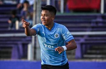 Se enfrentó al Barcelona y su liga es mejor que la chilena: El perfil de Mamelodi Sundowns, el nuevo club de Marcelo Allende