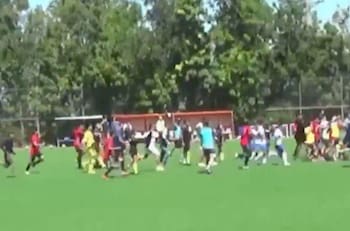 VIDEO | Y dicen que no es Clásico: partido de la UC con la Unión terminó en batalla campal