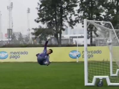 Al ángulo: así fue el golazo de Salomón Rodríguez en el amistoso de Colo Colo