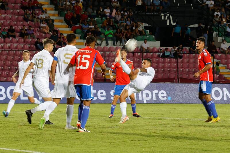 Chile y Uruguay estaban obligados a ganar para seguir con vida en el Preolímpico de Venezuela. La Roja cumplió. Foto: Agencia Aton.