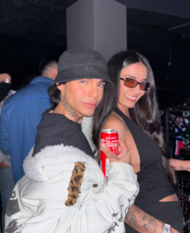 Los hermanos siguen siendo cercanos y se apoyan mutuamente.