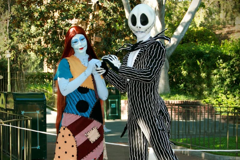 Uno de los disfraces en pareja favoritos de esta temporada es la de los protagonistas de El Extraño Mundo de Jack. Créditos: Pinterest.