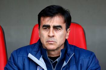 Cláusula de salida podría dejar a la UC sin Gustavo Quinteros para el 2020