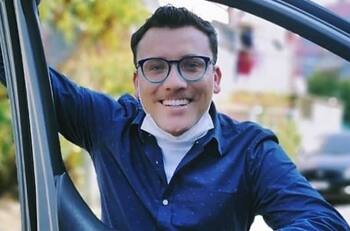 Lo pillaron sentado en el baño de Canal 13: El chascarro en vivo de Max Collao