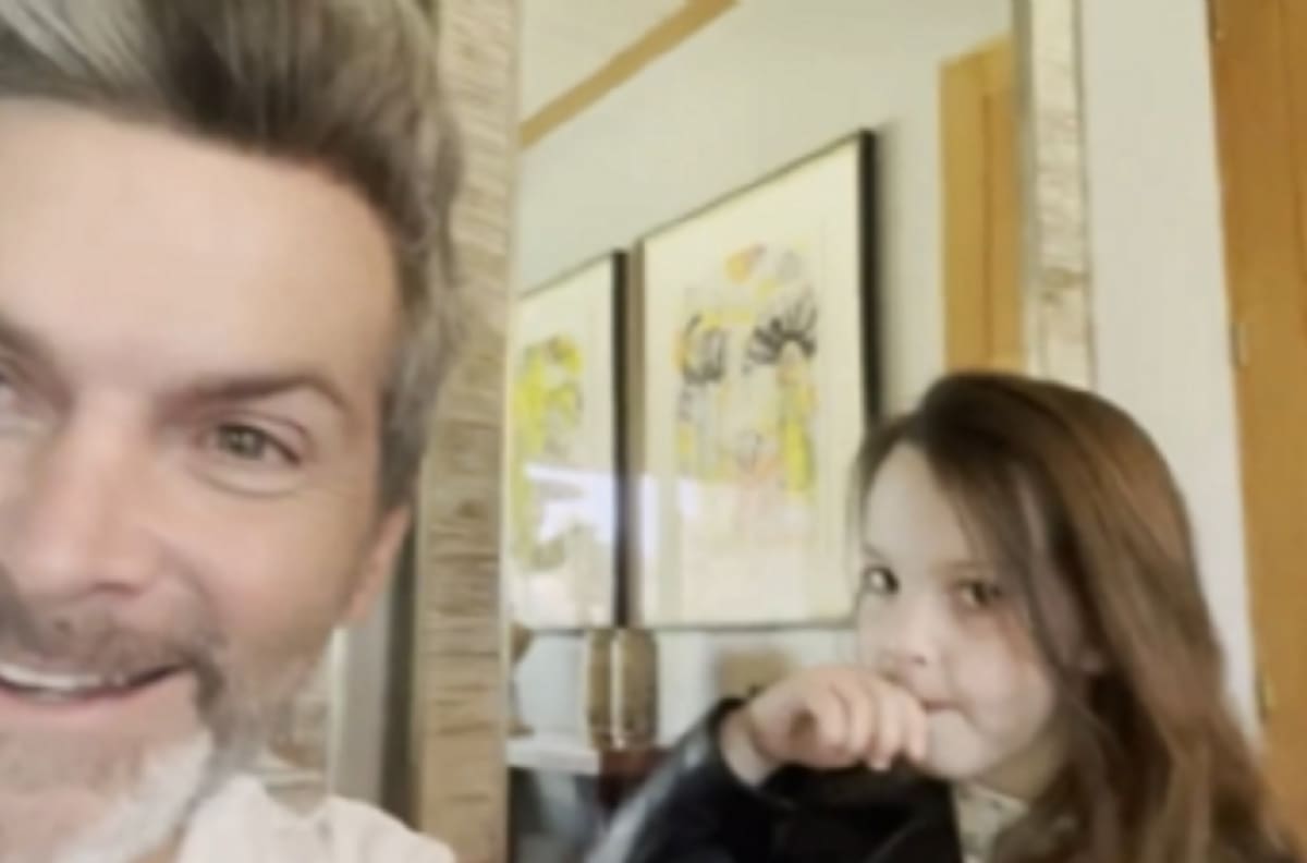 Cristián Sánchez enternece las redes cantando junto a su pequeña hija Gracia