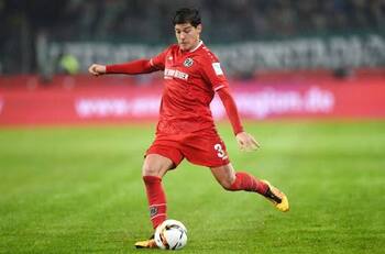 DT del Hannover criticó a Miiko Albornoz: "El comportamiento, por supuesto, es inaceptable"