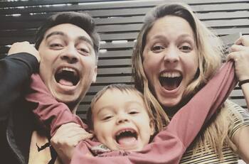 “Mini Kramer”: Hijo de Maly Jorquiera y Sergio Freire hizo reír con imitación a su papá