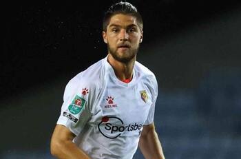 Francisco Sierralta fue titular y recibió tarjeta amarilla en el empate del Watford ante el Coventry City