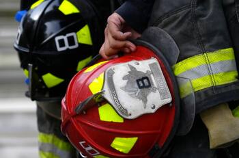 Mujer postrada fallece durante incendio en San Antonio: Fierro cayó sobre ella