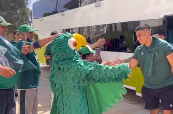 VIDEO | Hinchas de Santiago Wanderers reciben a los jugadores para la "Tarde Verde"