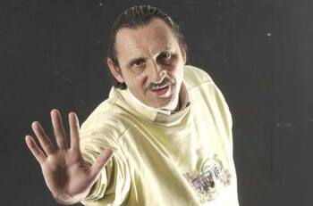 Quién es Gabriele Benni, exparticipante del reality "Año 0" e intérprete de la canción "Enchufa"