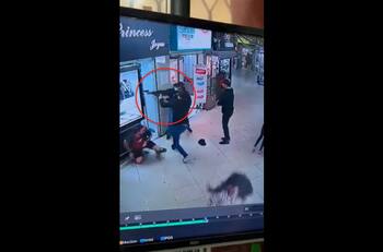 VIDEO | Registran violento asalto armado a joyería en Santiago Centro