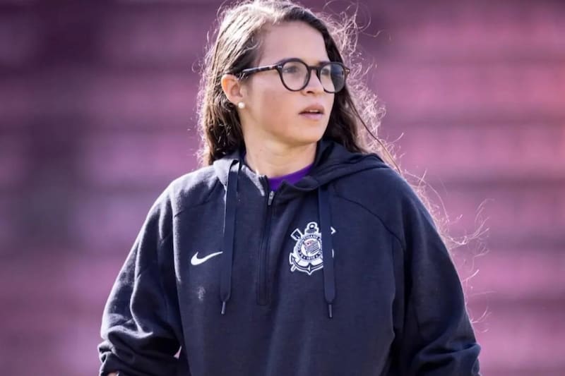 La brasileña se sumó al cuerpo técncio de Colo Colo Femenino. Foto: Lizandra Nunes en Instagram.