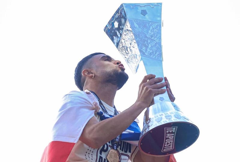 Jugó en la U y lo elogian fuera de Chile: “Es uno de los refuerzos más importantes, un jugador completo y aguerrido”.