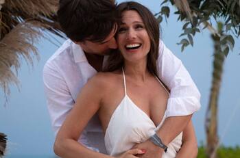 Pampita compartió un tierno video de su esposo acariciando su pancita de embarazada