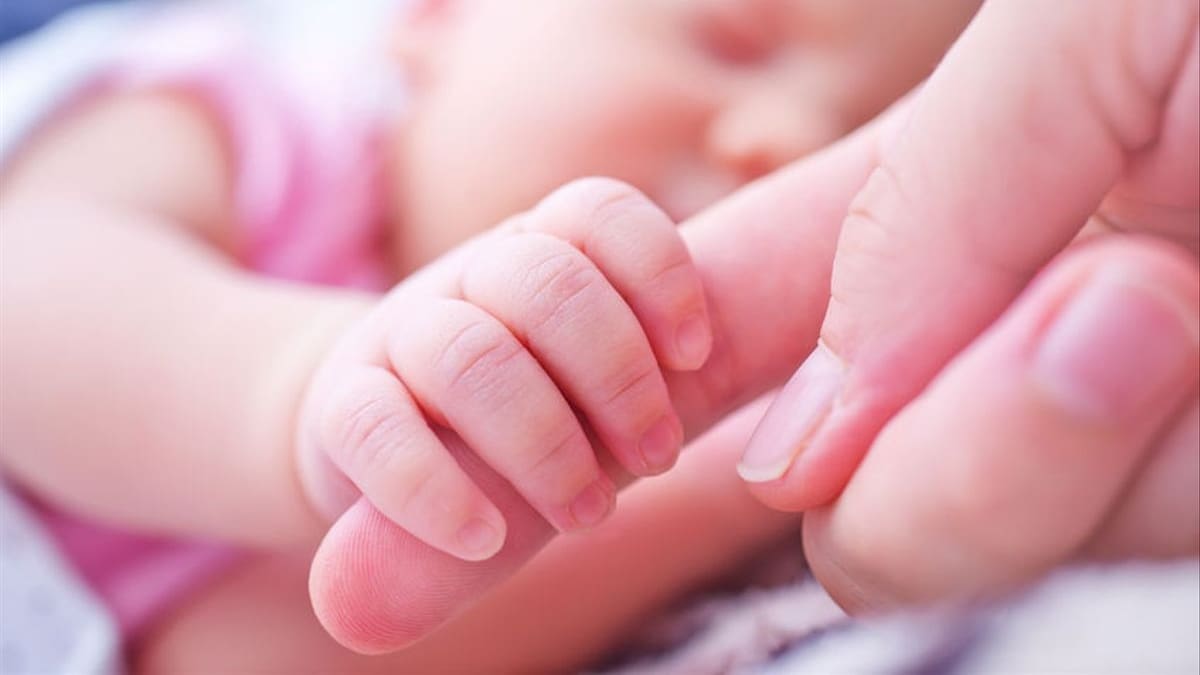 Niño nació con "cola humana": midió 12 centímetros de largo y terminaba con una bola