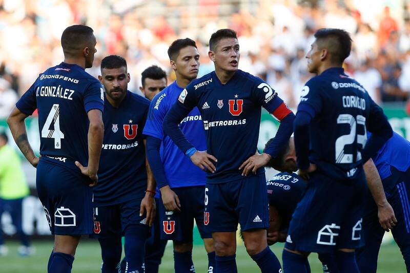 Futbol, Universidad de Chile vs Colo Colo.
Final de Copa Chile 2019.
Los jugadores de Uiversidad de Chile se lamentan durante el partido de final de Copa Chile 2019 contra Colo Colo disputado en el estadio German Becker de Temuco, Chile.
22/01/2020
Ramon Monroy/Photosport
Football, Universidad de Chile vs Colo Colo.
Copa Chile championship 2019 final match.
Universidad de Chile's players reacts during the Copa Chile Championship 2019 final match against Colo Colo held at the German Becker stadium in Temuco, Chile.
22/01/2020
Ramon Monroy/Photosport