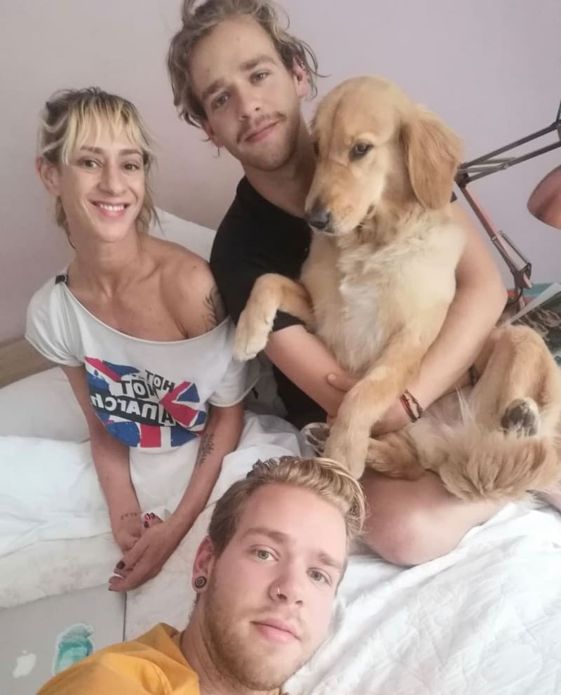 Raffaella di Girolamo junto a sus hijos. Foto: Instagram.