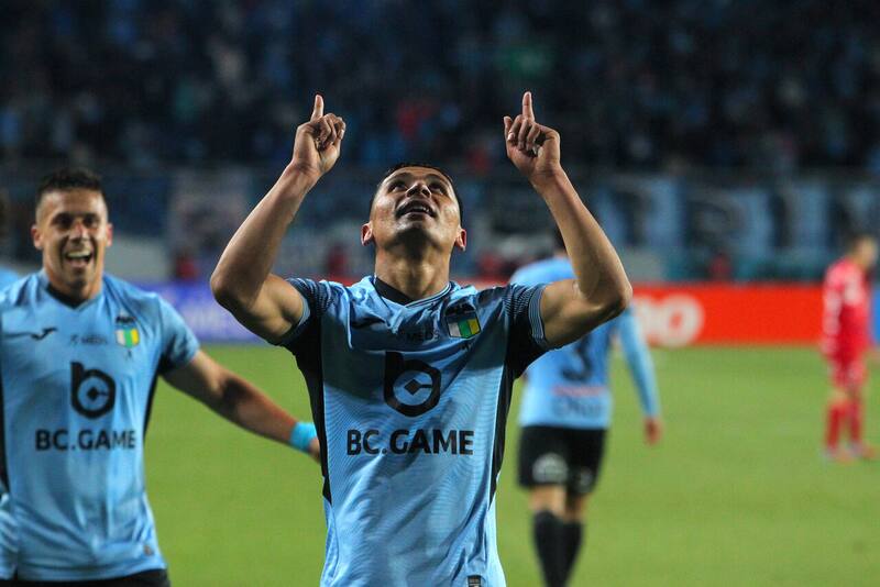 “Mi papá cumplió el sueño de verme campeón en Colo Colo; es el orgullo más grande que pude darle”. Foto: Aton.