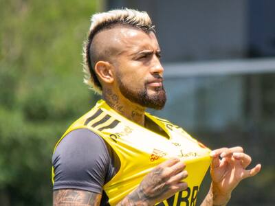 "Ya no debería ser ni clásico": Arturo Vidal arremete contra la U en transmisión de Twitch