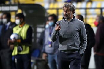 La encrucijada de Santiago Wanderers: Miguel Ponce aun no decide si reemplazará a Daniel Castro tras su grave lesión