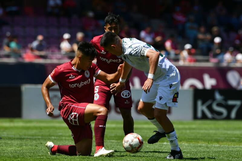 se rompió el ligamento de una de sus rodillas.