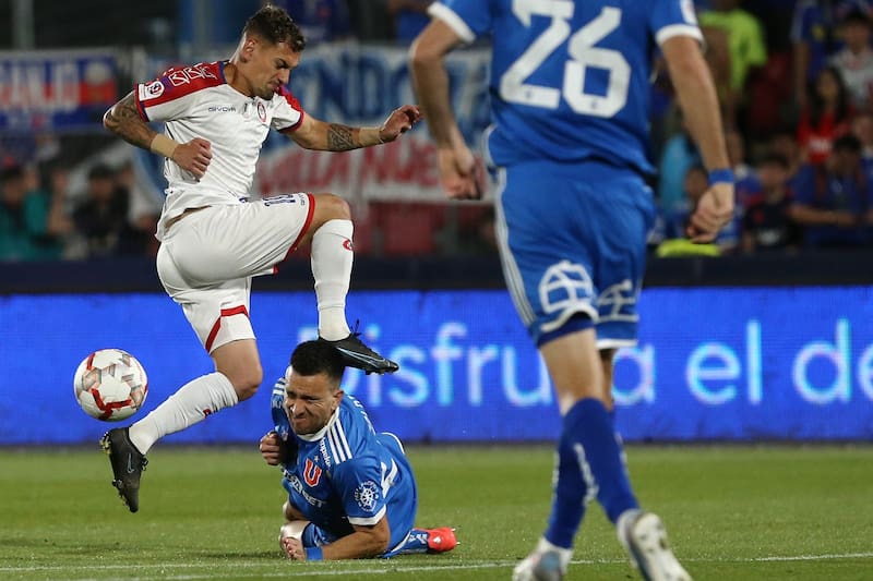 chocan en el Estadio Nacional. Foto: Agencia Aton/Archivo.