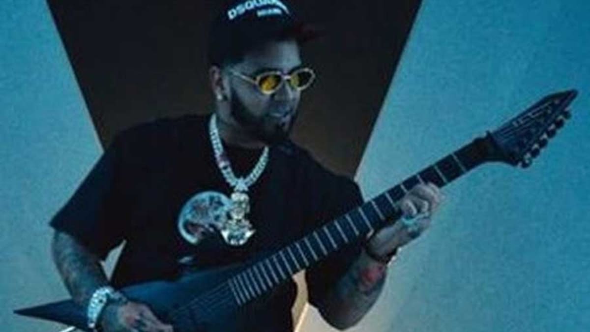 Anuel AA estrena video para su canción "Narcos"