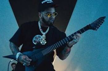 Anuel AA estrena video para su canción "Narcos"