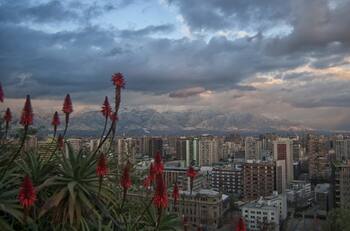 El Tiempo en Santiago: Cielos nublados y bajas temperaturas este viernes en la Región Metropolitana