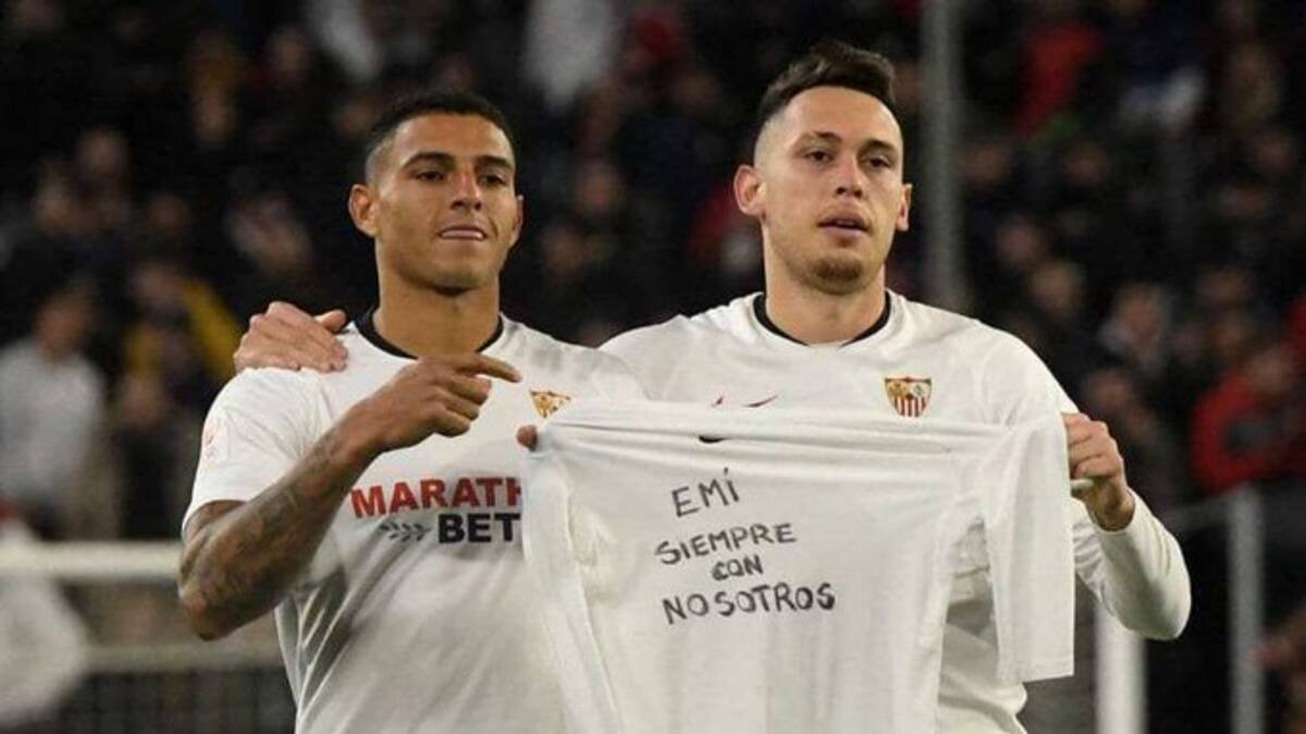Lucas Ocampos homenajeó al fallecido Emiliano Sala tras anotar por Sevilla