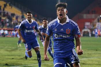 Histórico defensor azul alucina con Bastián Tapia: "Tiene todo para hacerse un nombre en la U y en Chile"