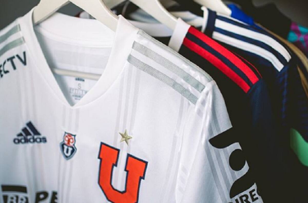Así es la nueva camiseta de visita de la Universidad de Chile