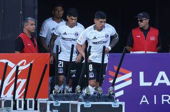 Peñarol vuelve a mirar a Colo Colo y viene con todo por cuestionado jugador de 2025