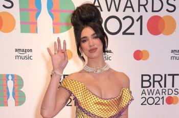 El particular outfit escogido por Dua Lipa para celebrar sus 26 años