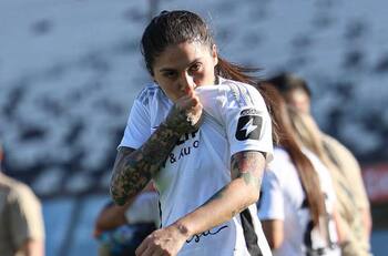 Pelotazo en la cara y remate desde fuera del área: con este golazo Colo Colo venció a Bragantino