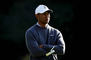 Tiger Woods tuvo un tiro perfecto... ¡Al basurero!