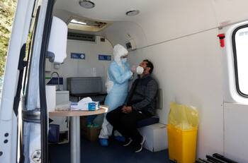 Ómicron en Chile: cuáles son los síntomas, cómo se originó esta variante y cuántos vasos van