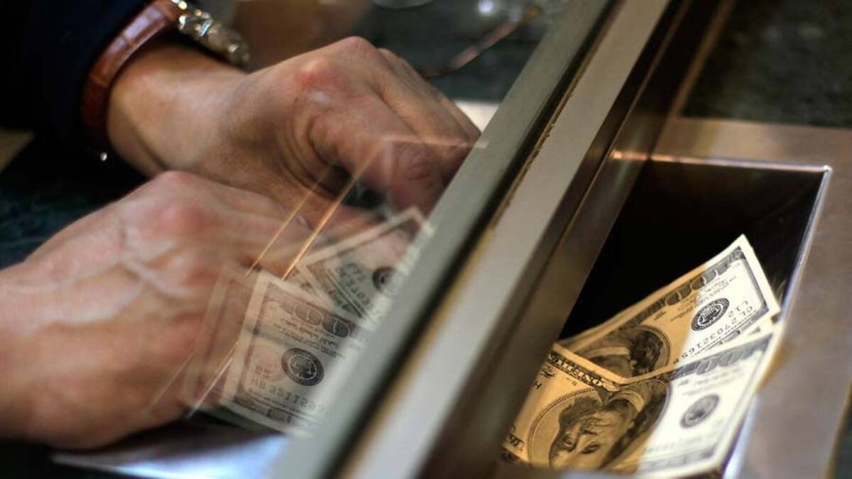 Imparable: Dólar supera los $810 y acumula casi $100 de alza en 2021