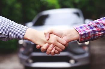 Esto es lo que debes tener en cuenta antes de traspasar un vehículo: Lugar, documentos y limitaciones